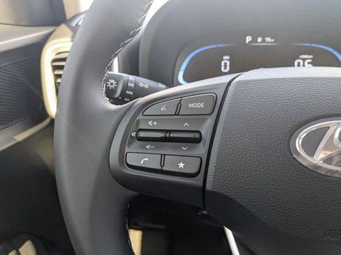 Certified 2025 Hyundai Venue SEL image 25