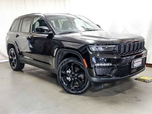 Used 2023 Jeep Grand Cherokee Limited w/ Black Appearance Package AWD/4WD image 2
