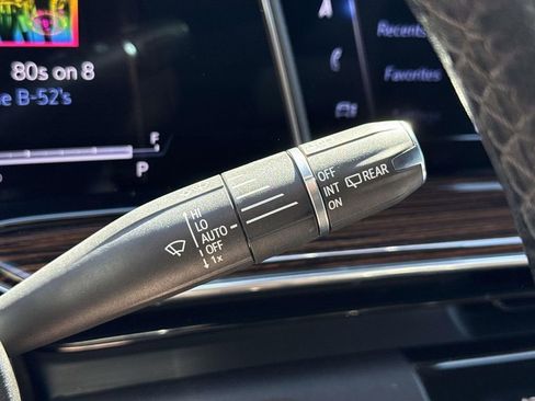 Used 2022 Cadillac Escalade ESV Luxury image 34