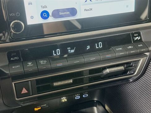 Used 2025 Toyota Camry SE FWD image 27