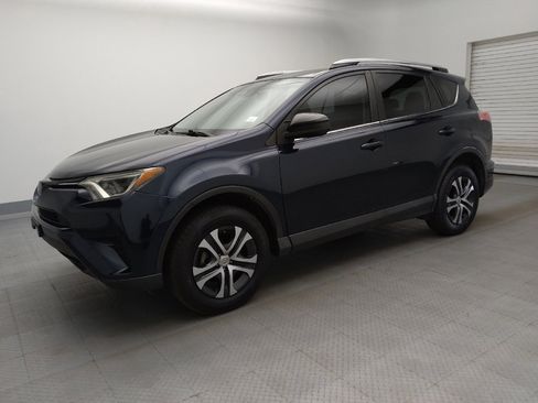 Used 2018 Toyota RAV4 LE FWD image 2