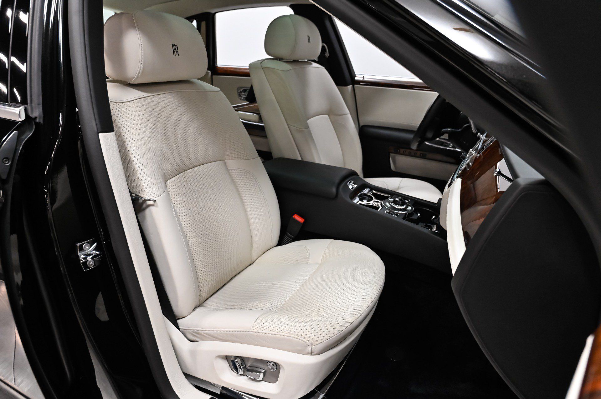 Used 2012 Rolls-Royce Ghost RWD image 27