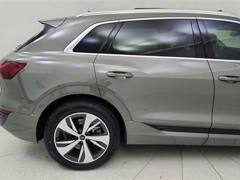 Used 2024 Audi Q8 e-tron Premium image 12