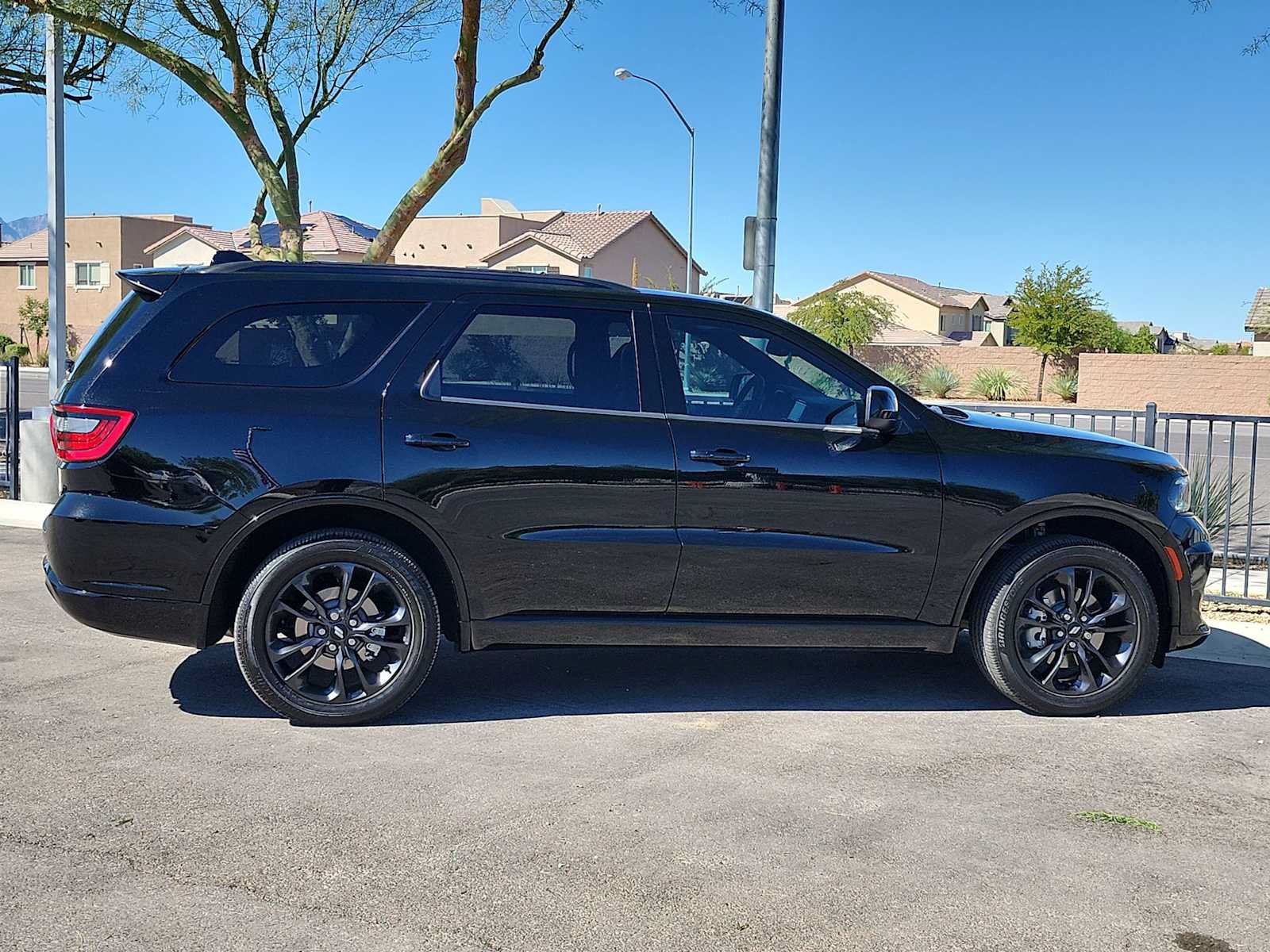 Used 2025 Dodge Durango GT w/ Blacktop Package AWD/4WD image 9
