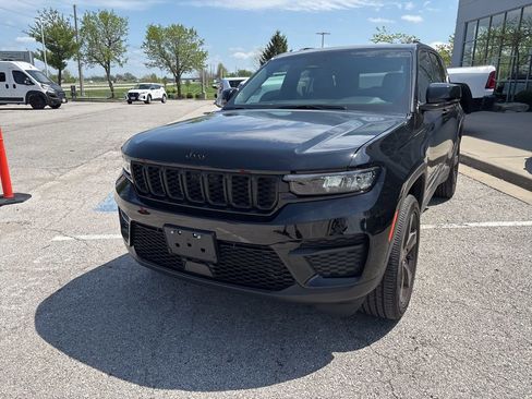 New 2025 Jeep Grand Cherokee Altitude AWD/4WD image 11