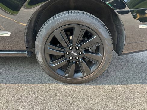 Used 2022 Lincoln Navigator Reserve image 14