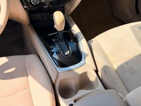 Used 2015 Nissan Rogue SV FWD image 15