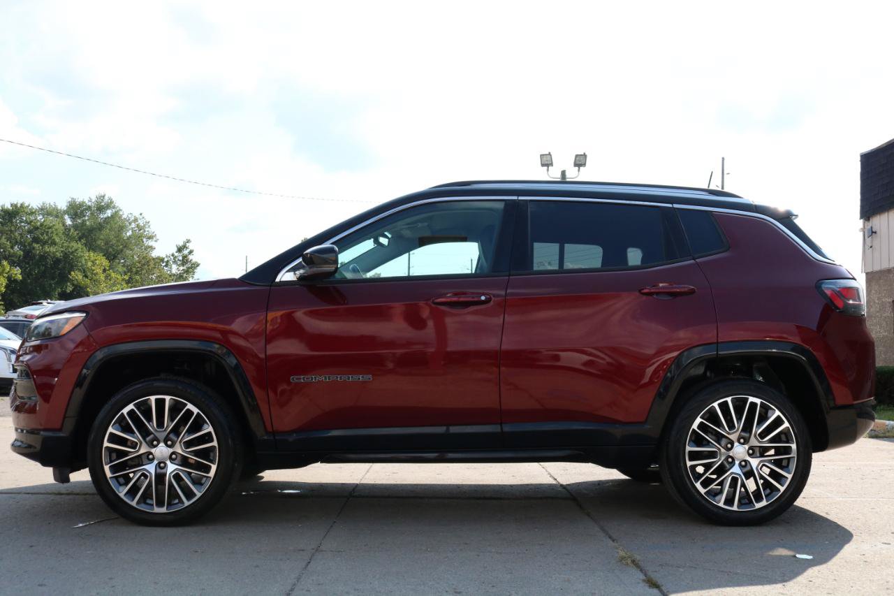 Used 2022 Jeep Compass Limited w/ Elite Group AWD/4WD image 14