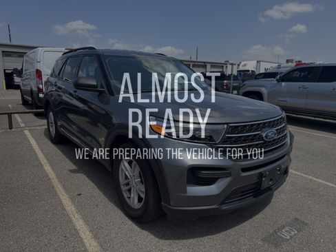 Certified 2024 Ford Explorer XLT RWD image 5