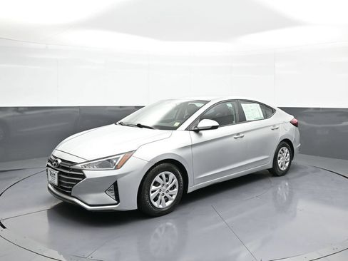 Used 2019 Hyundai Elantra SE w/ Cargo Package FWD image 10