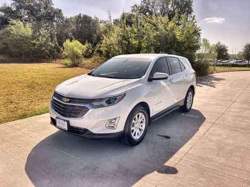 Used 2018 Chevrolet Equinox LT FWD image 2
