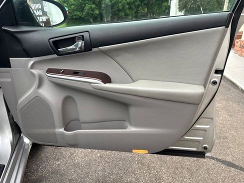 Used 2012 Toyota Camry XLE FWD image 15