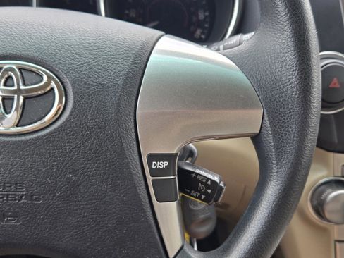 Used 2013 Toyota Highlander Plus image 10