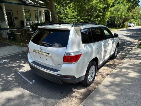 Used 2012 Toyota Highlander 4WD w/ Tech Pkg image 5