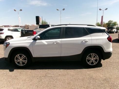 Used 2023 GMC Terrain SLE w/ Driver Convenience Package image 13