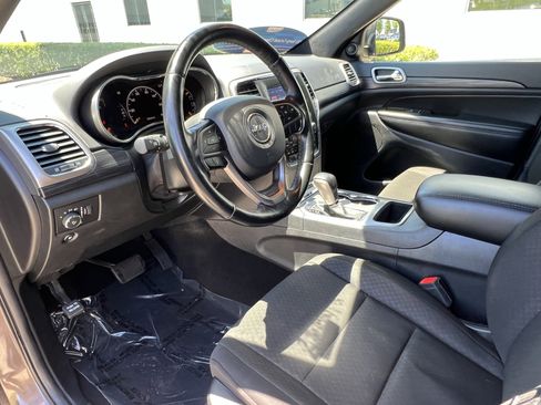Used 2021 Jeep Grand Cherokee Laredo AWD/4WD image 17