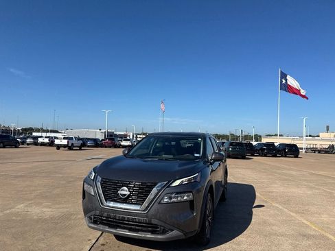 Certified 2023 Nissan Rogue SV FWD image 7