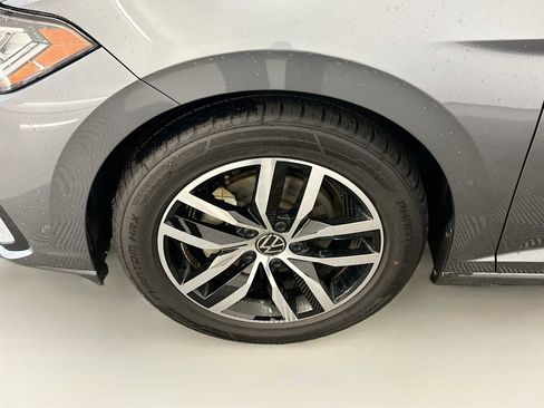 Used 2025 Volkswagen Jetta SE FWD image 11
