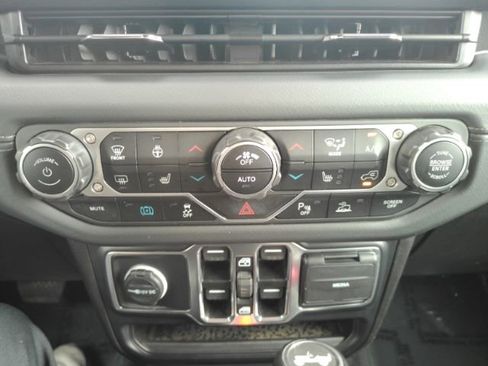 Used 2024 Jeep Wrangler High Altitude image 37