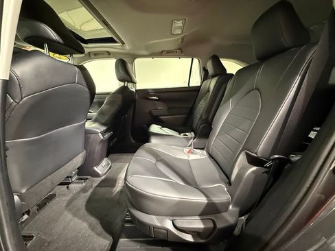 Certified 2023 Toyota Highlander XLE image 20