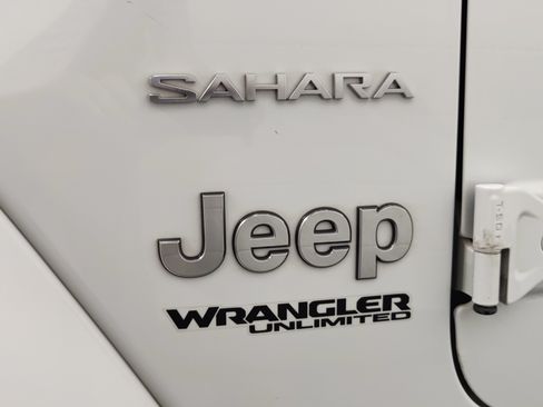 Used 2020 Jeep Wrangler Unlimited Sahara AWD/4WD image 4