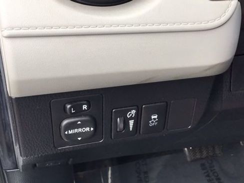 Used 2015 Toyota RAV4 LE image 18