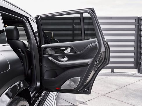 Used 2024 Mercedes-Benz Maybach GLS 600 4MATIC image 26