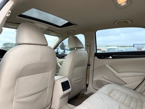 Used 2014 Volkswagen Passat 1.8T SEL Premium image 24