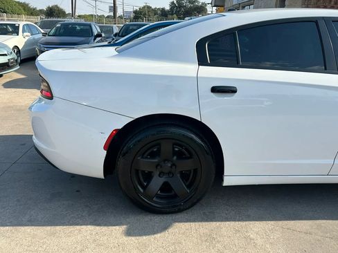 Used 2019 Dodge Charger Police w/ Street Appearance Group RWD image 17