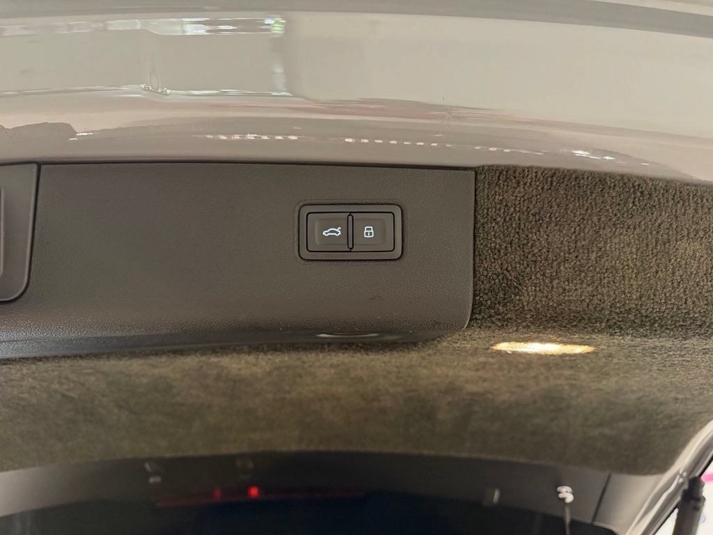 Used 2022 Bentley Bentayga AWD/4WD image 70