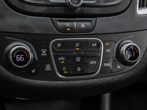 Used 2020 Chevrolet Malibu LT image 25