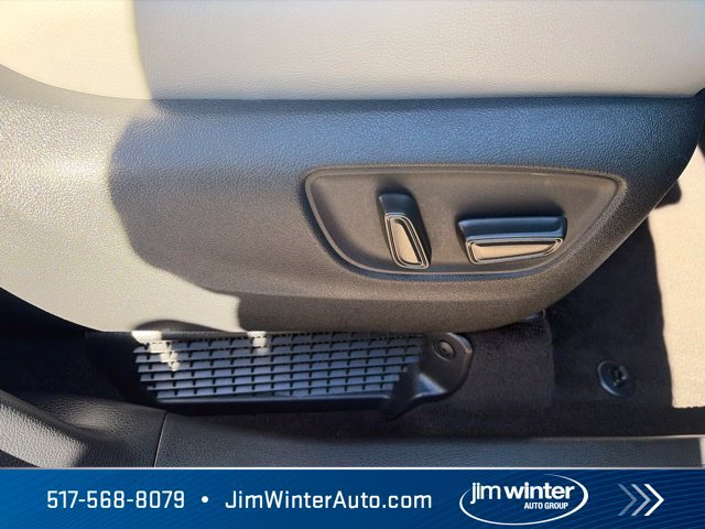 Used 2025 Toyota Sienna XLE FWD image 16