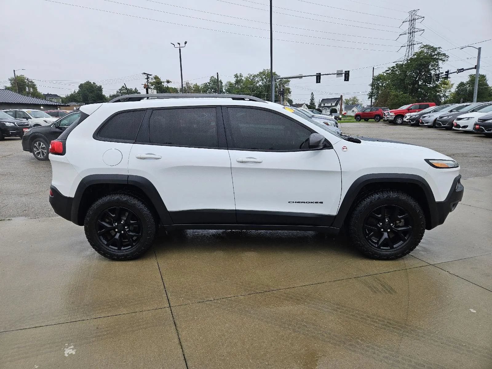 Used 2017 Jeep Cherokee Trailhawk w/ Trailer Tow Group AWD/4WD image 5