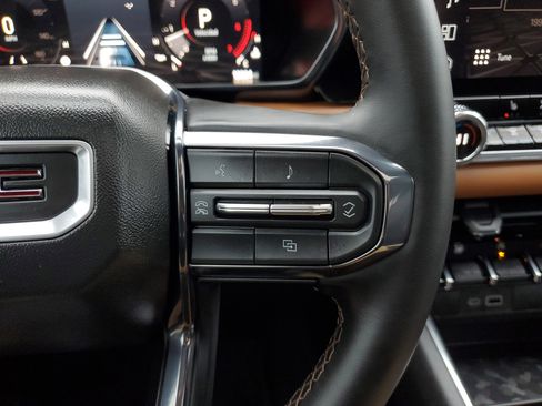 Used 2024 GMC Canyon AT4 image 21