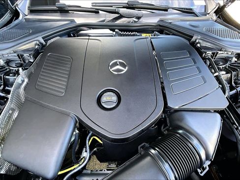 Used 2025 Mercedes-Benz E 350 4MATIC Sedan image 31