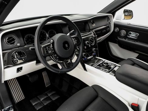 Used 2022 Rolls-Royce Cullinan Black Badge AWD/4WD image 6