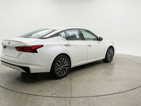 Used 2025 Nissan Altima 2.5 SV image 9
