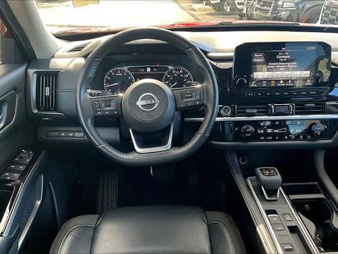 Certified 2024 Nissan Pathfinder SL image 5