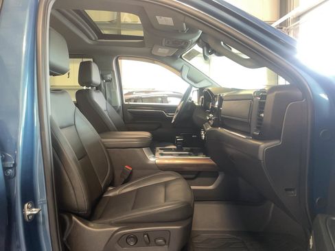 Used 2024 GMC Sierra 1500 SLT w/ SLT Premium Plus Package AWD/4WD image 29