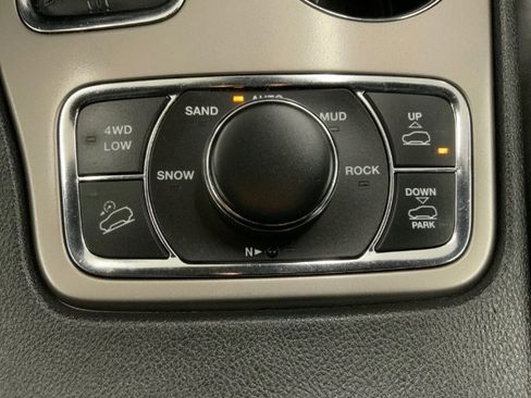 Used 2019 Jeep Grand Cherokee Overland image 17