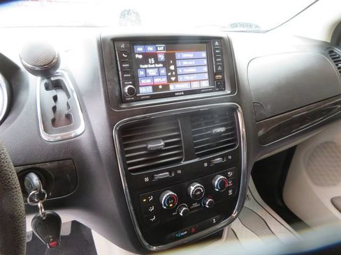 Used 2018 Dodge Grand Caravan SE w/ UConnect Hands-Free Group FWD image 25