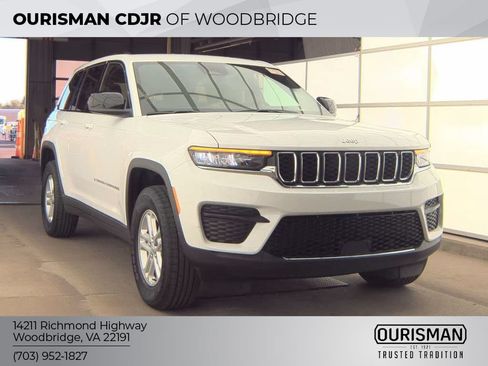 Used 2024 Jeep Grand Cherokee Laredo w/ Luxury Tech Group I AWD/4WD image 1