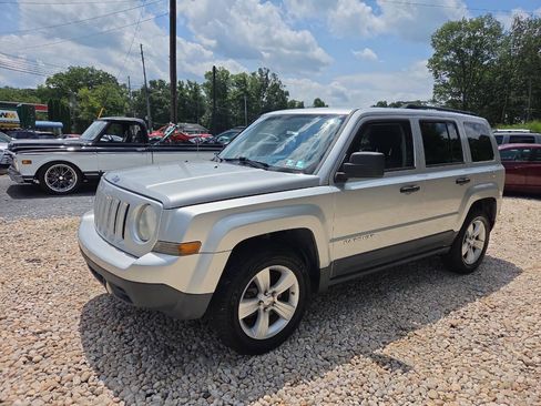 Used 2012 Jeep Patriot Sport w/ Tire & Wheel Group AWD/4WD image 2