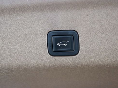Used 2024 GMC Yukon Denali w/ Advanced Technology Package AWD/4WD image 37