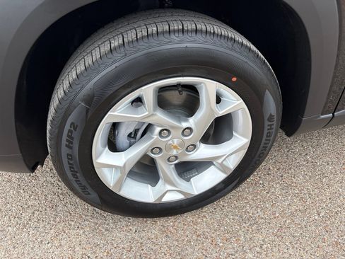 New 2026 Chevrolet Trax LS w/ LS Convenience Package FWD image 28