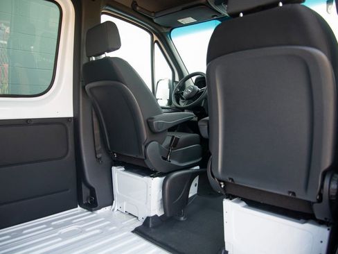 Used 2025 Mercedes-Benz Sprinter 144 Cargo image 19