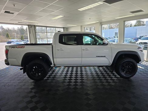 Used 2023 Toyota Tacoma TRD Off-Road image 2