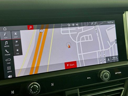 Certified 2025 Porsche Macan AWD/4WD image 18