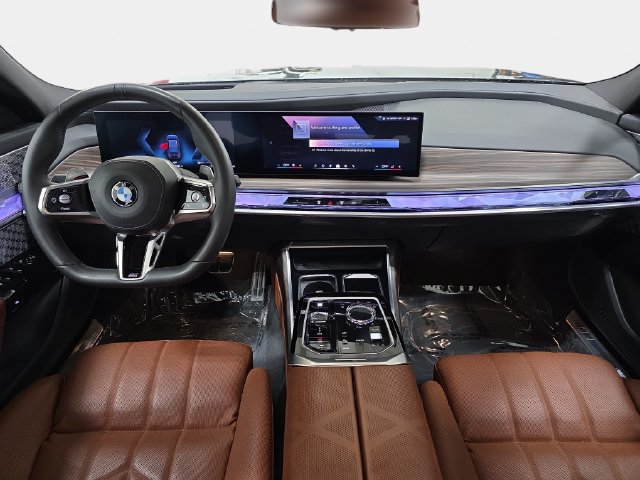 Certified 2025 BMW 760i xDrive AWD/4WD image 9