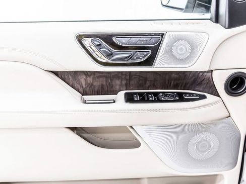 Used 2021 Lincoln Navigator Reserve w/ Luxury Package RWD image 25